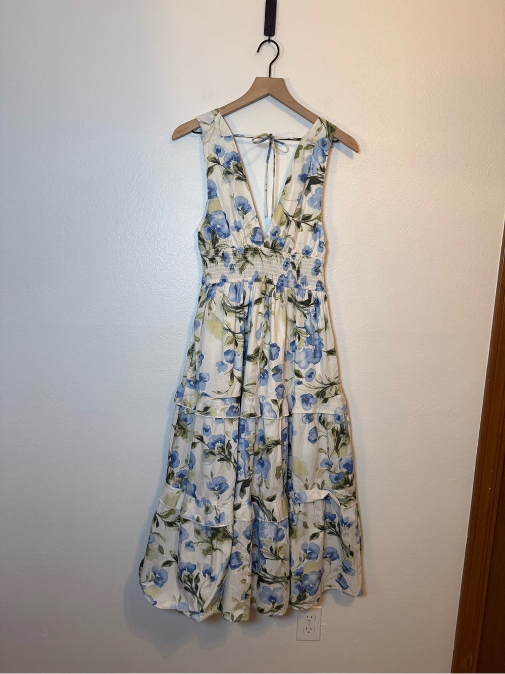 Abercrombie & Fitch Smocked Waist Floral V-neck Midi Dress - Picture 7 of 8